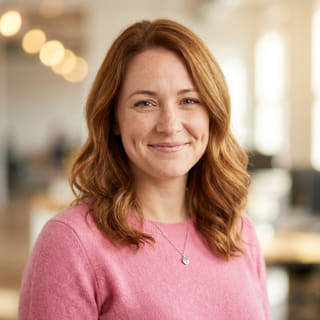 Emily Watson, ansvarlig for kundservice ved Borgnaden
